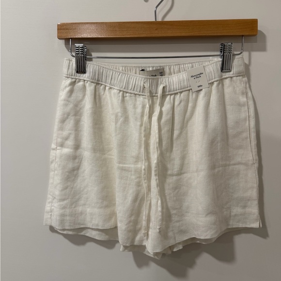 A&F Mid Rise Linen-Blend Pull-On Short - Picture 3 of 5